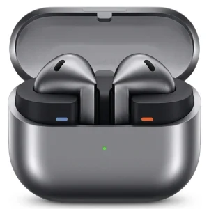 هدفون بلوتوثی سامسونگ مدل Galaxy Buds3 با نویز کنسلینگ فعال (ANC)، نویز کنسلینگ میکروفون (ENC)، درگاه شارژ USB Type-C، با قابلیت اتصال به چند دستگاه، دارای قابلیت صدای 360 درجه، Galaxy AI، میکروفون سه گانه، پشتیبانی از فرمان لمسی، ضد آب و گرد و غبار